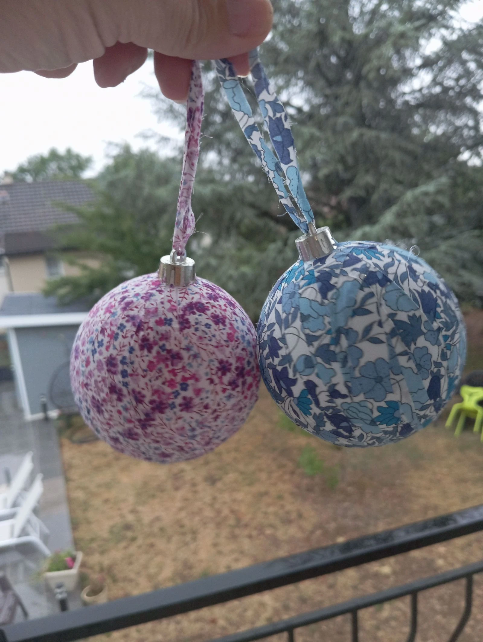 Dos grandes bolas de Navidad estilo liberty – photo 5